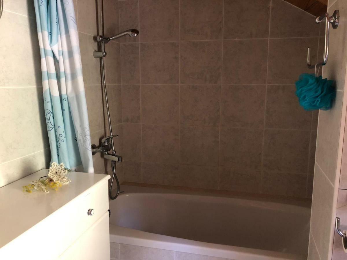 Holiday Home Villa Kastel Zrnovo Luaran gambar