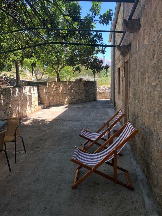 Holiday Home Villa Kastel Zrnovo Luaran gambar