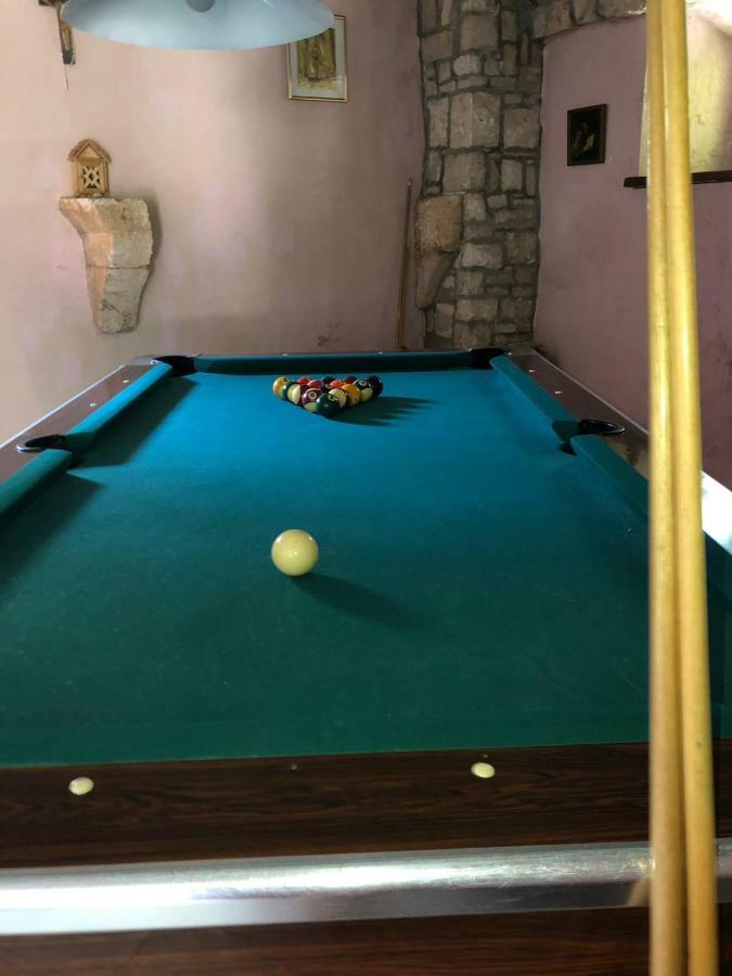 Holiday Home Villa Kastel Zrnovo Luaran gambar