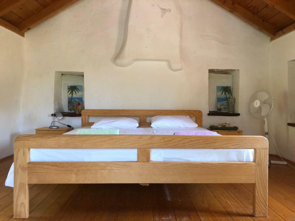 Holiday Home Villa Kastel Zrnovo Luaran gambar