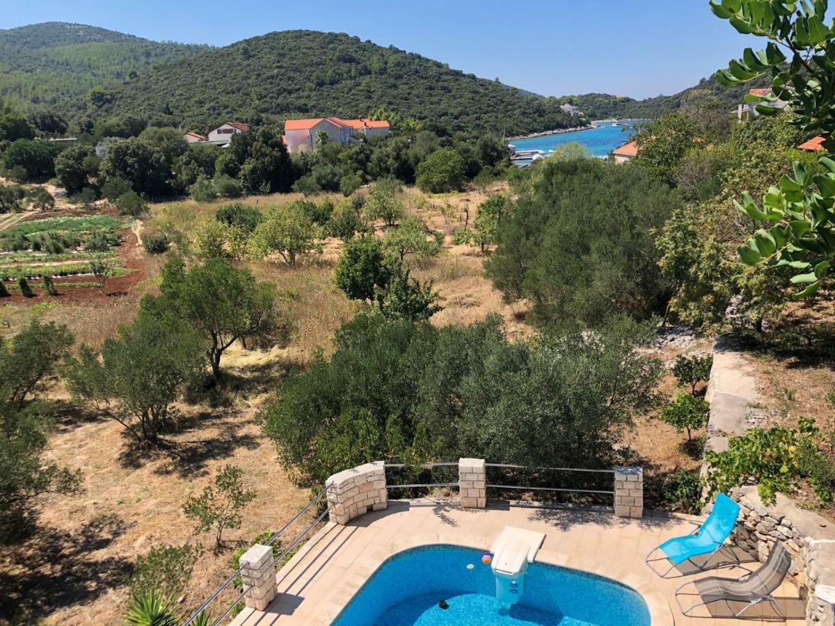 Holiday Home Villa Kastel Zrnovo Luaran gambar